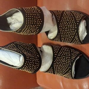 Chic Black and Gold Women's Heels-Brand Unknown-New Excellent Condition